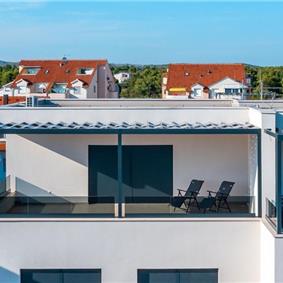 4 Bedroom Villa with Pool near Vodice town, Sibenik Riviera, sleeps 8